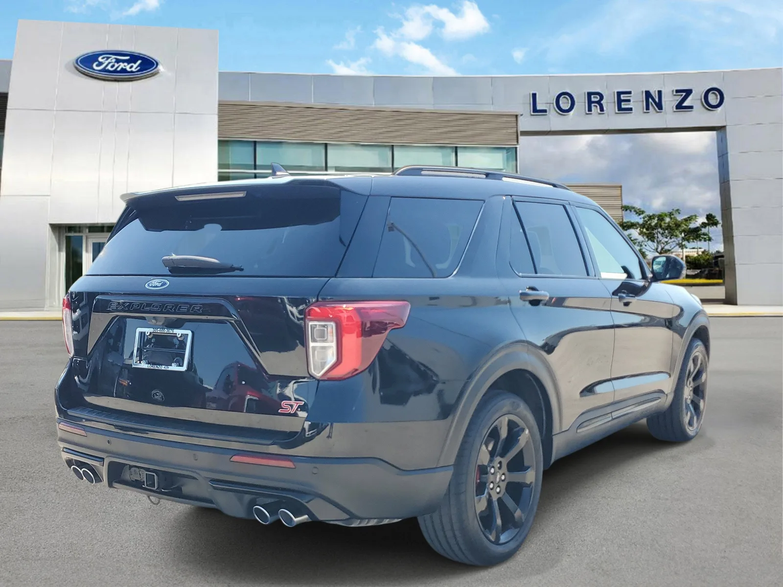 2023 Ford Explorer ST 4WD photo 5