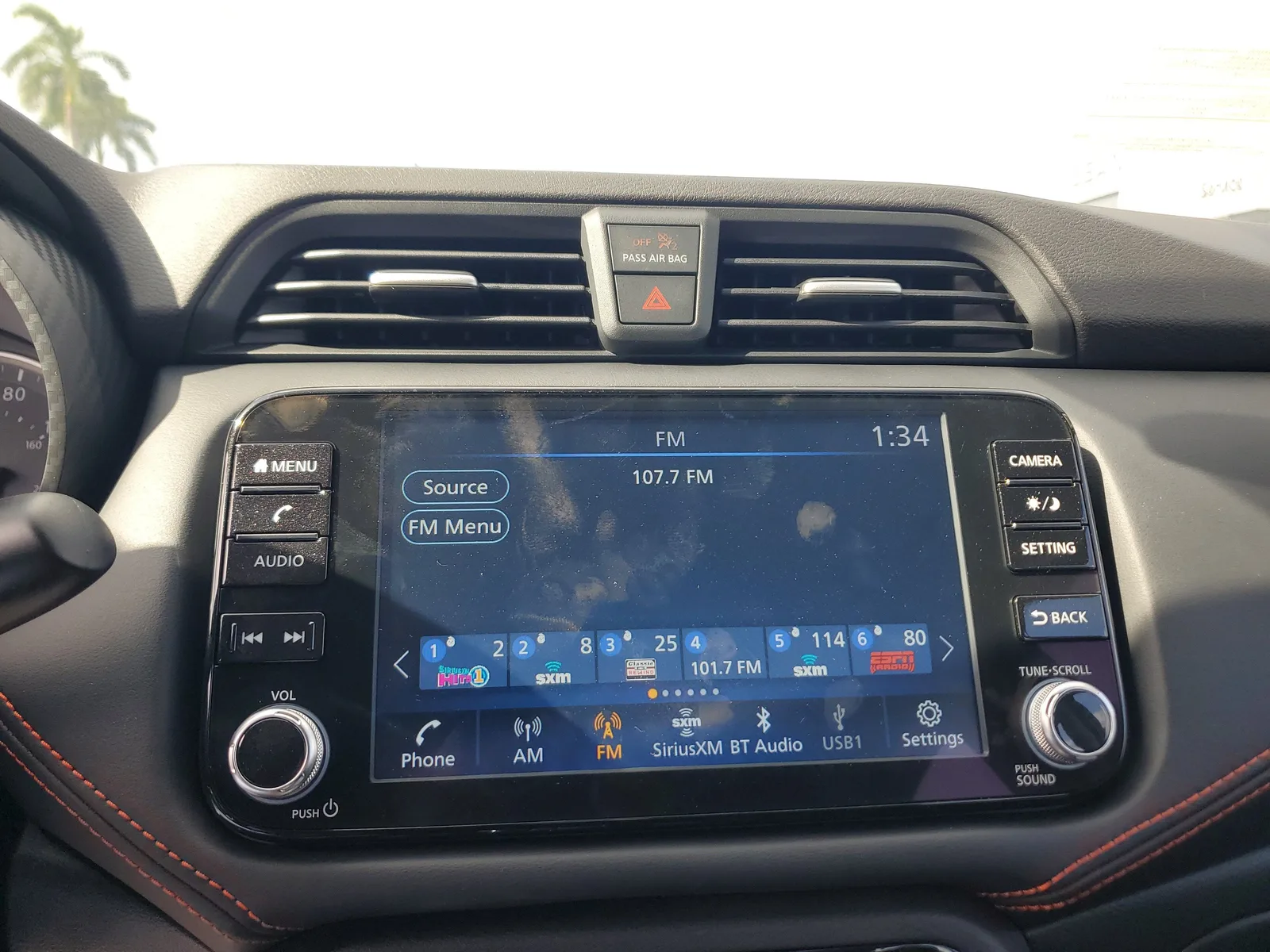 2025 Nissan Versa SR photo 8