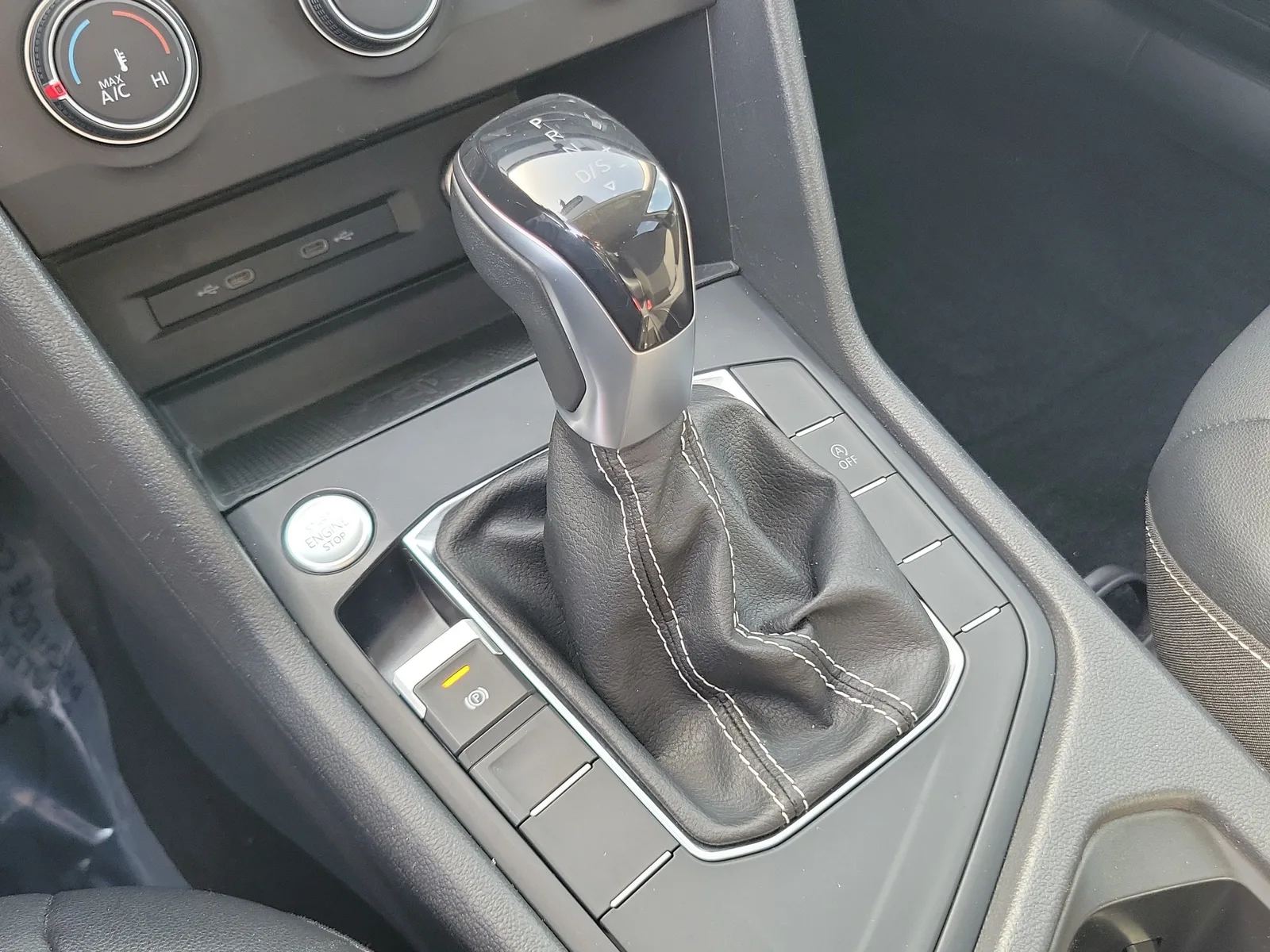 2022 Volkswagen Taos SE photo 27