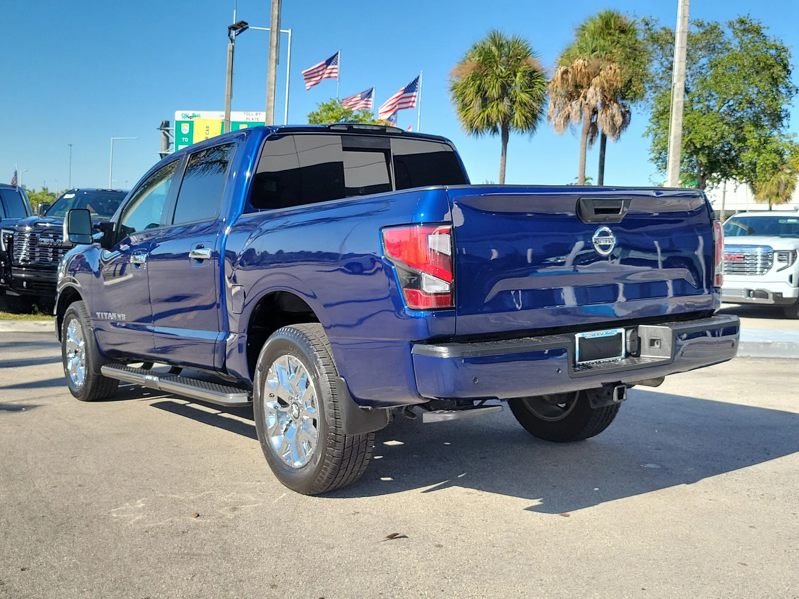 2020 Nissan Titan SL photo 7