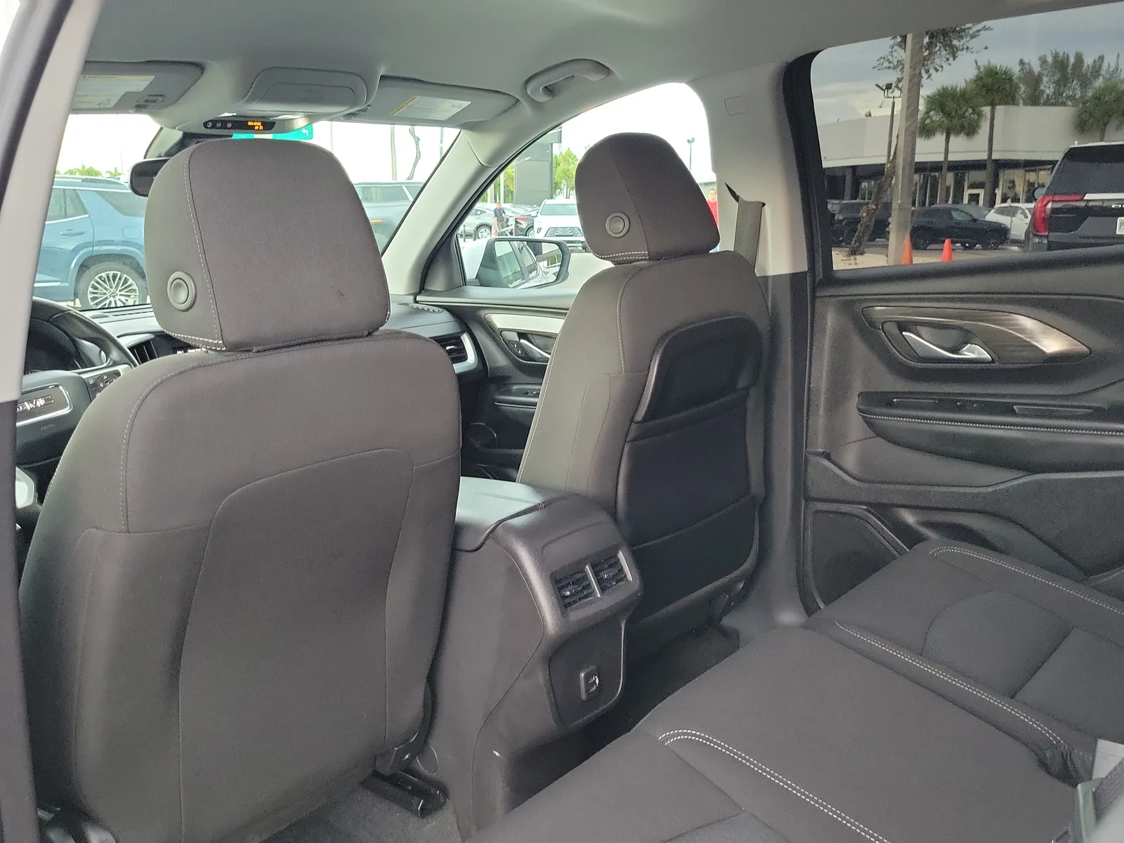 2024 GMC Terrain SLE photo 13