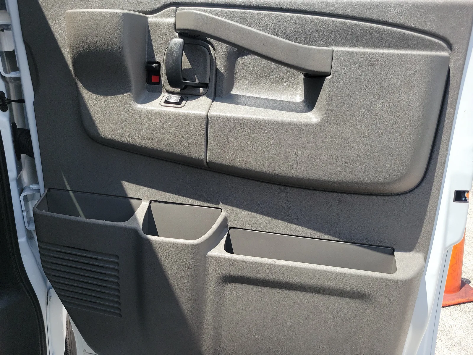 2025 GMC Savana Cargo Work Van photo 24