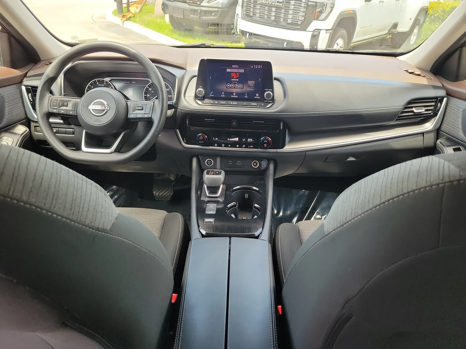 2022 Nissan Rogue SV photo 17