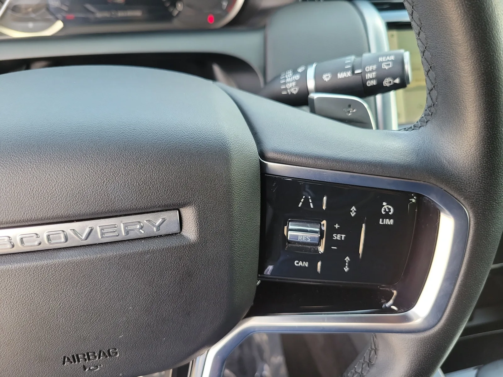 2023 Land Rover Discovery Sport S R-Dynamic photo 24