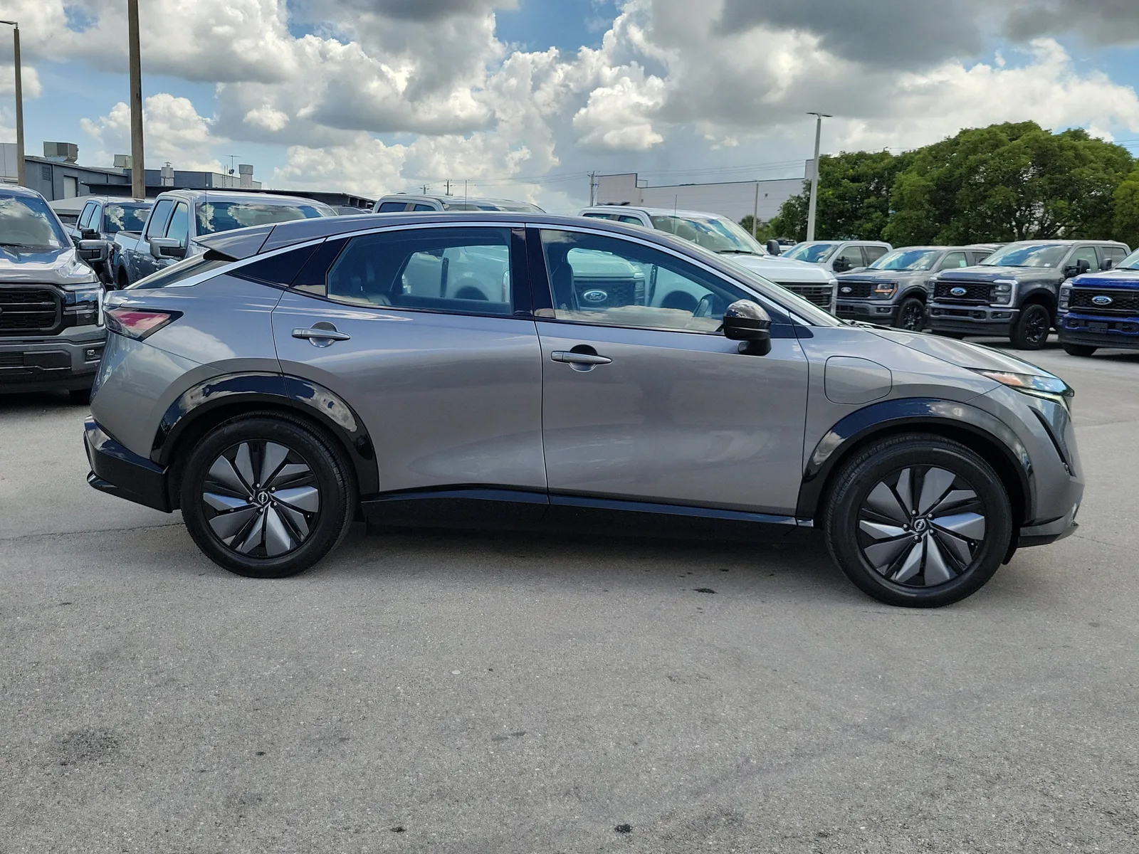 2023 Nissan ARIYA ENGAGE photo 4
