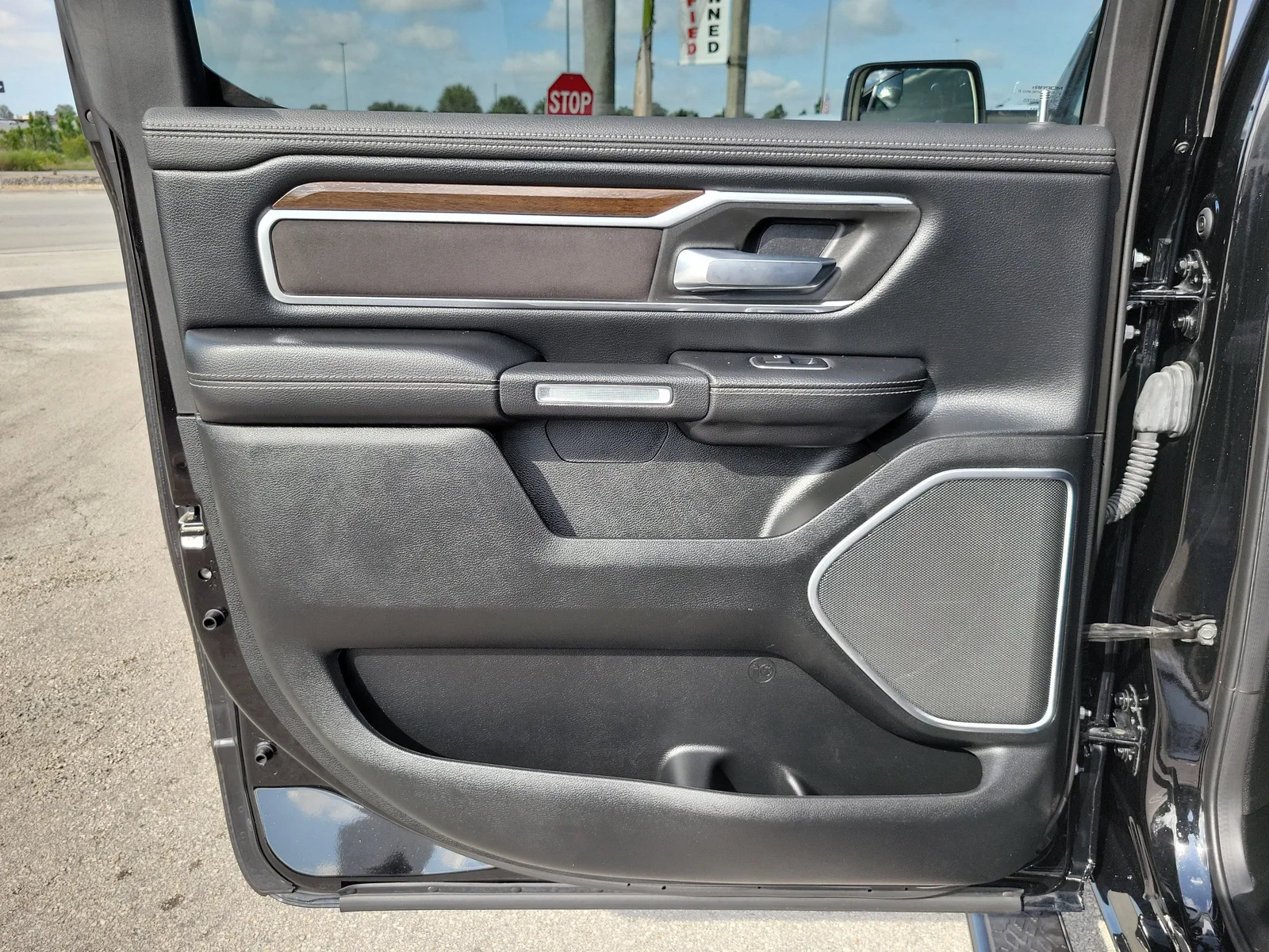 2021 RAM 1500 Laramie photo 25