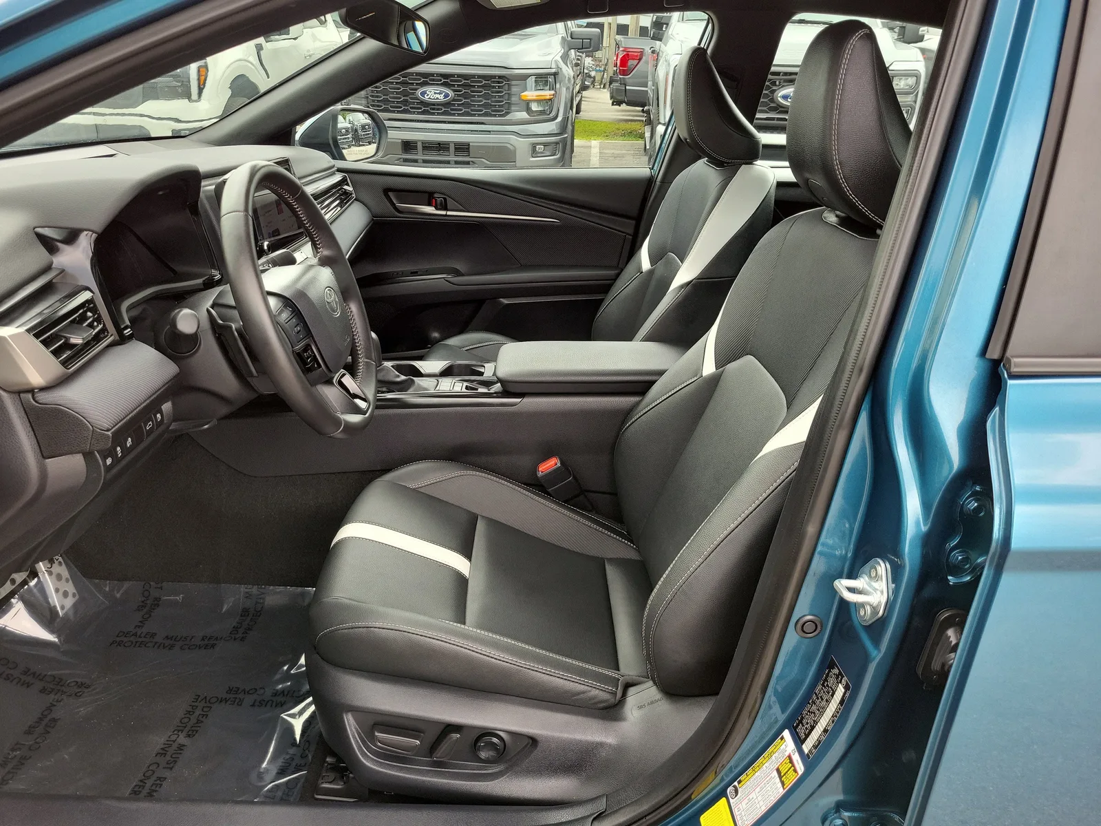 2025 Toyota Camry SE photo 18