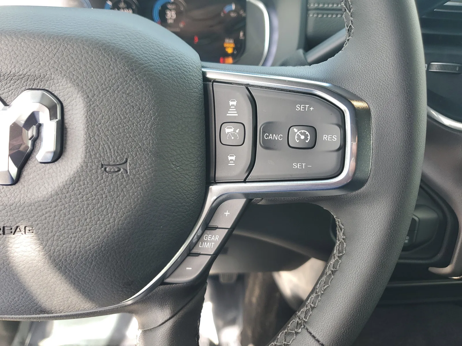 2026 RAM 2500 Laramie 4WD Diesel photo 22