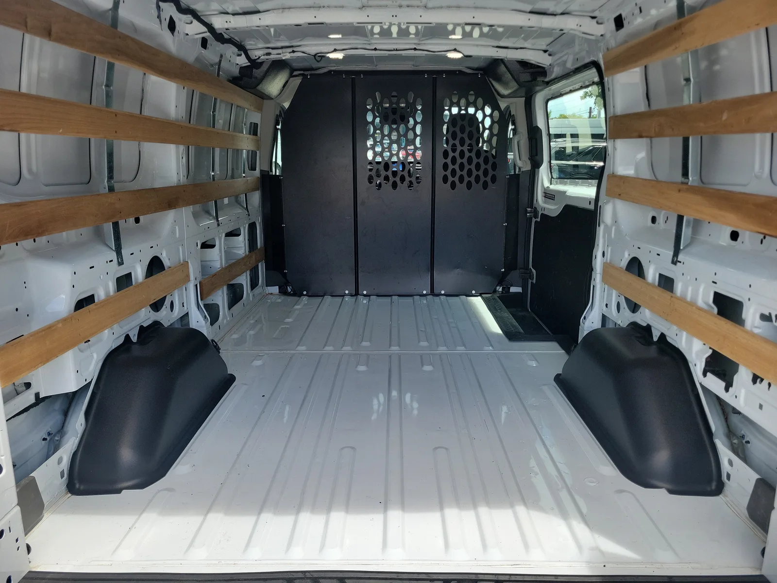2025 Ford Transit Cargo Van T-250 130" Low Rf 9070 GVWR RWD photo 12
