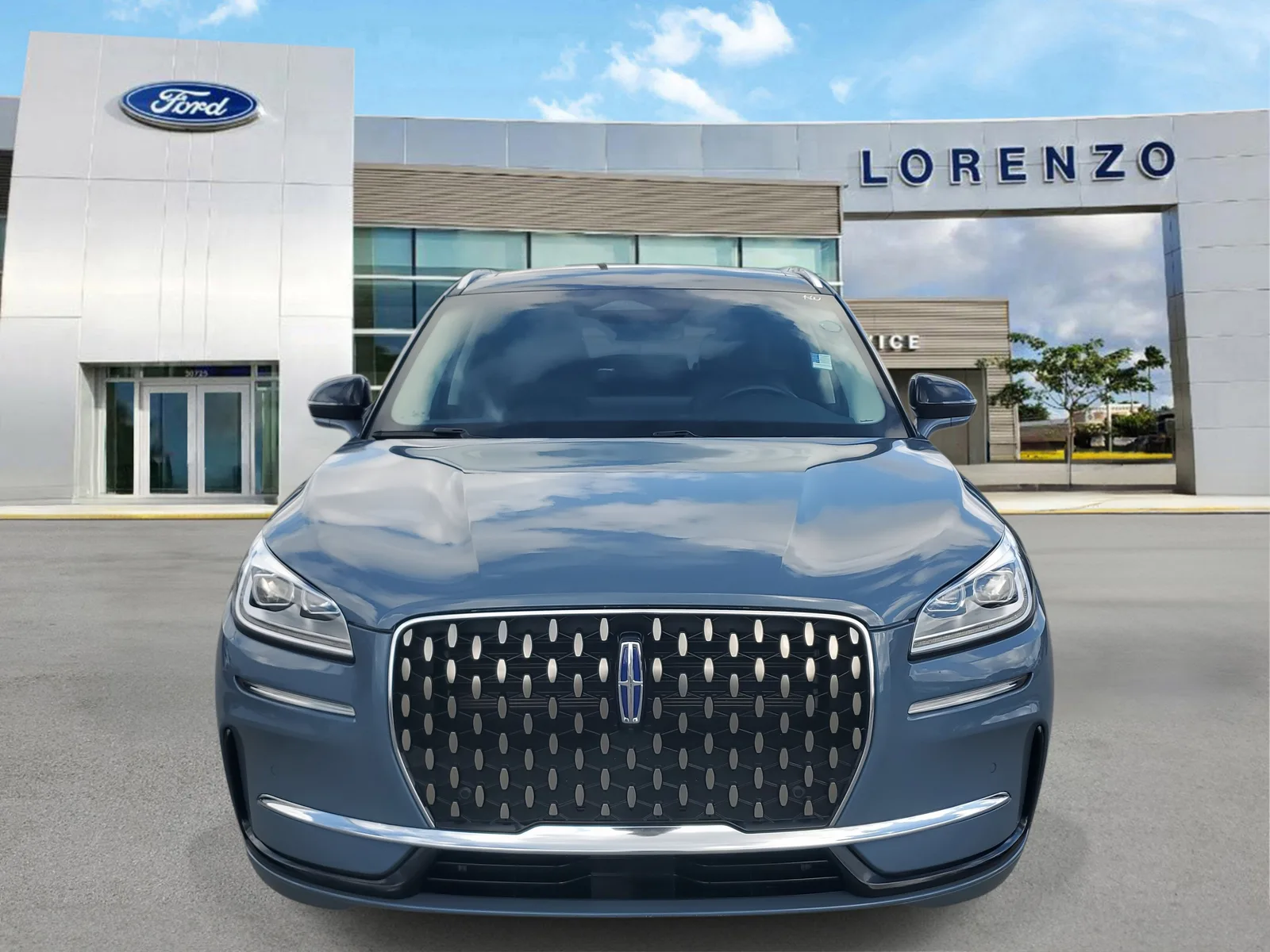 2023 Lincoln Corsair Grand Touring 4WD photo 2