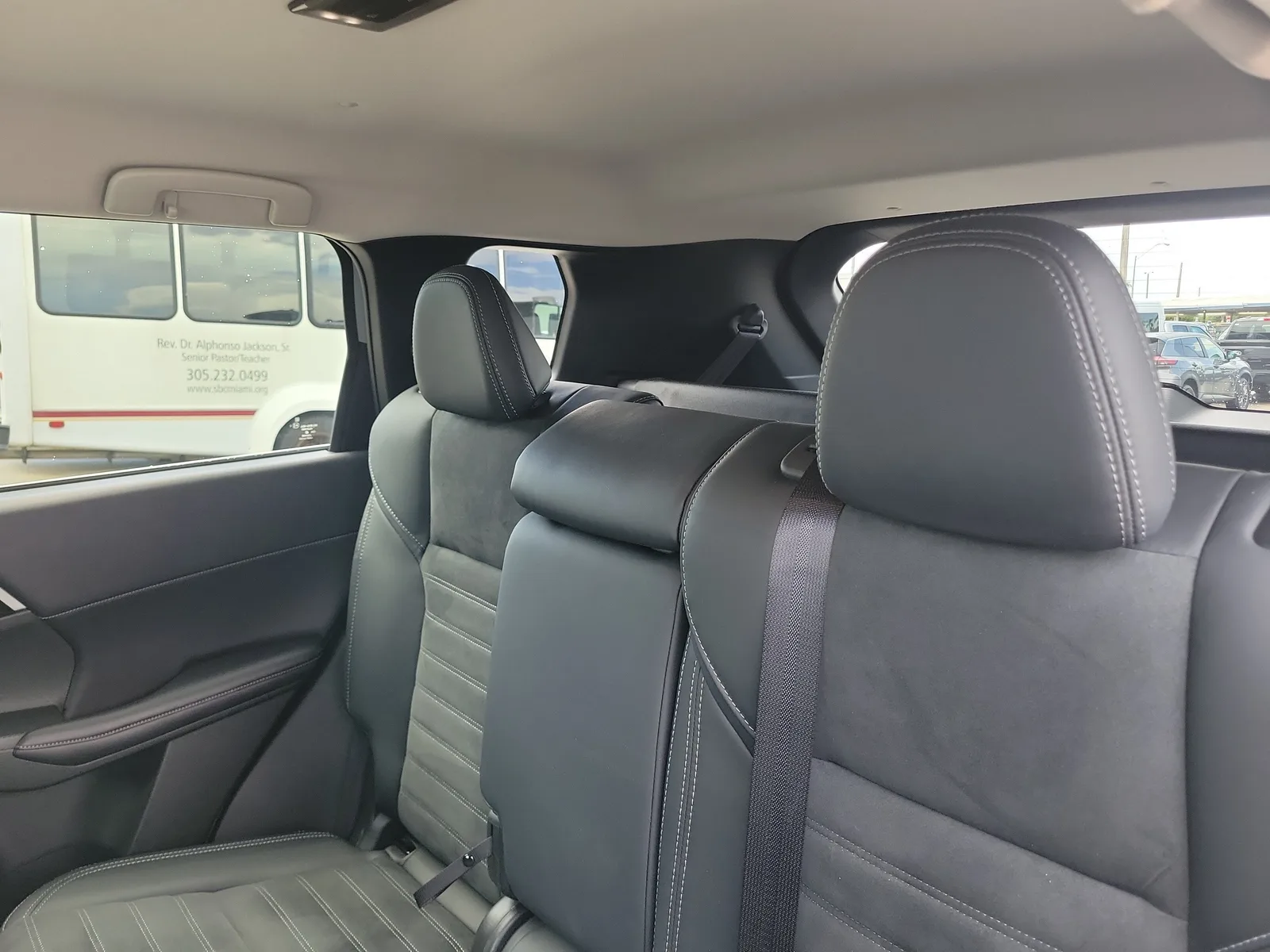 2025 Mitsubishi Outlander SE photo 15