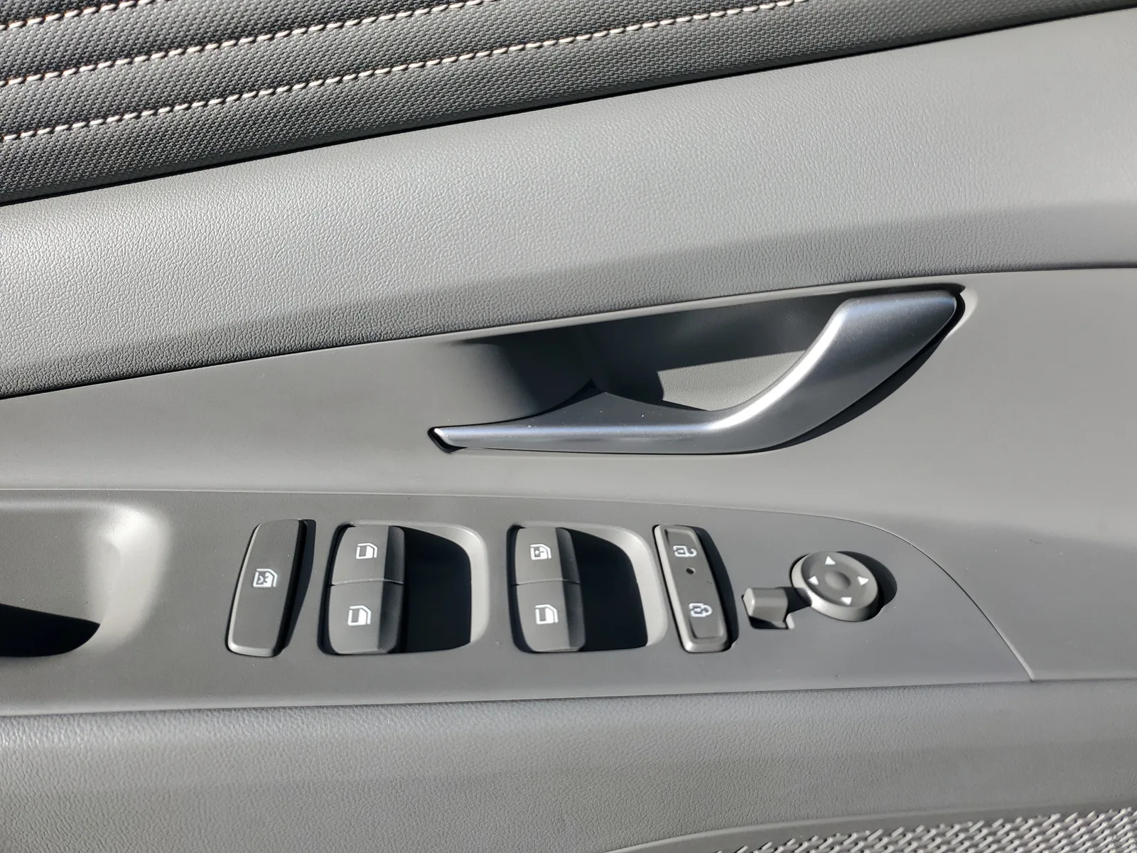 2025 Hyundai Elantra SEL Sport photo 26