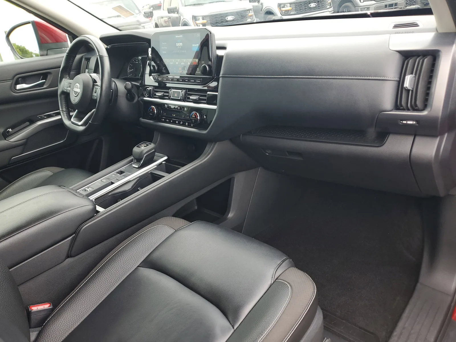 2024 Nissan Pathfinder SL photo 19