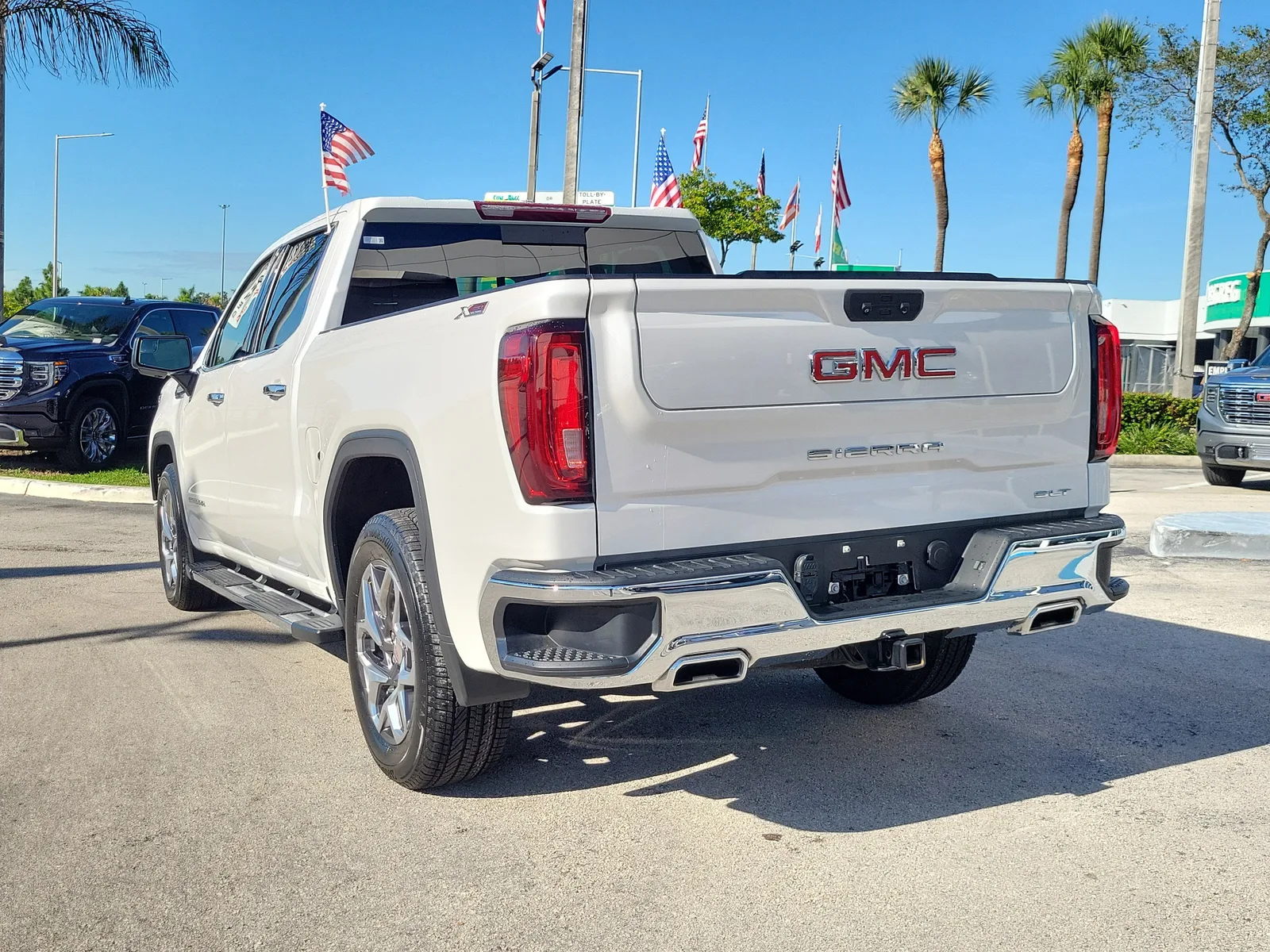 2023 GMC Sierra 1500 SLT photo 7