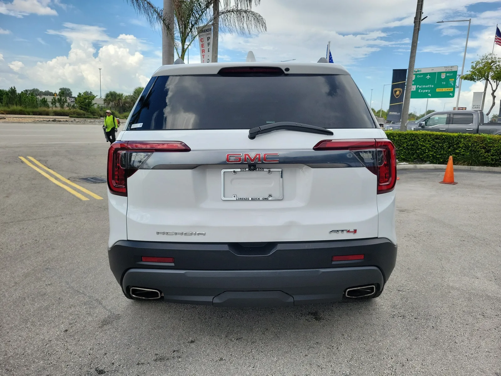 2023 GMC Acadia AT4 photo 6