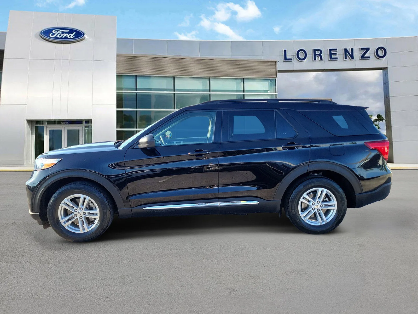 2023 Ford Explorer XLT photo 8