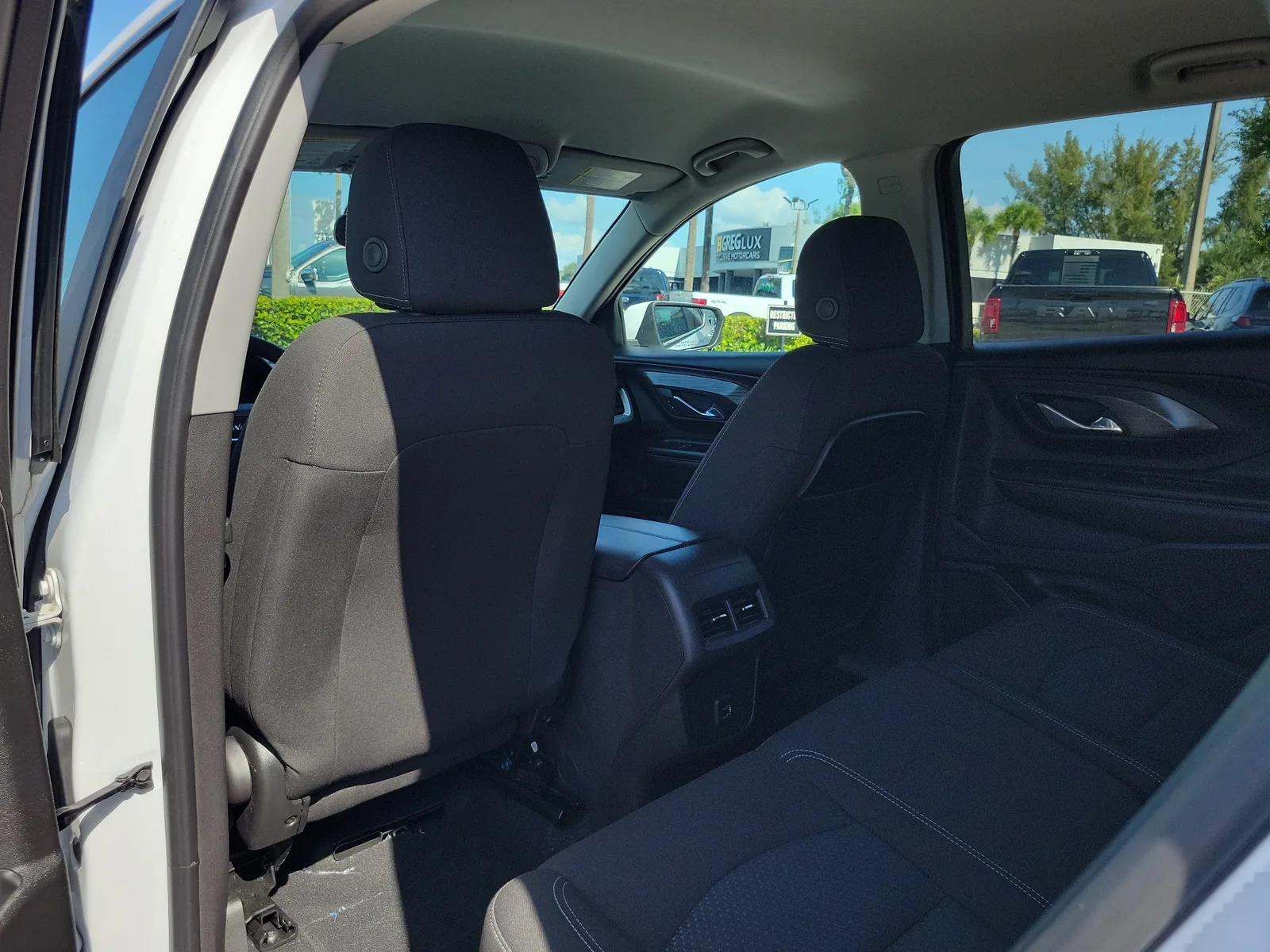 2023 GMC Terrain SLE photo 12