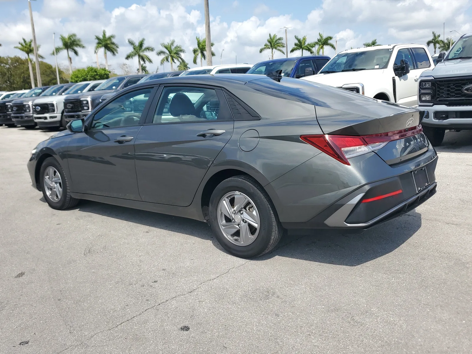 2024 Hyundai Elantra SE photo 7
