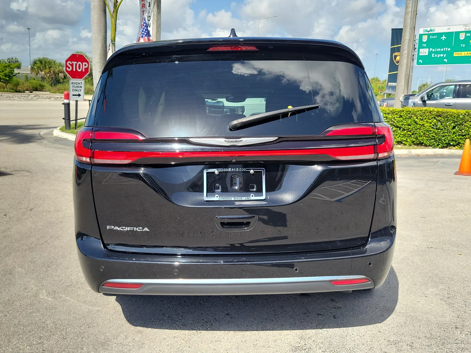 2024 Chrysler Pacifica Touring L photo 6