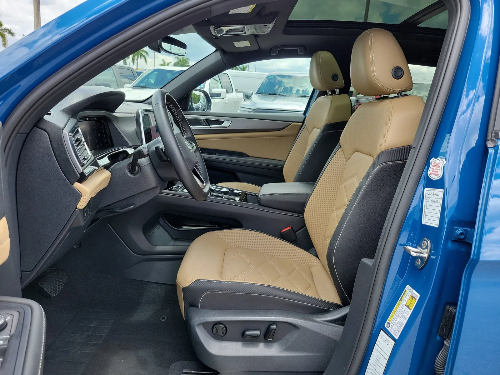 2025 Volkswagen Atlas Cross Sport 2.0T SE w/Technology photo 16