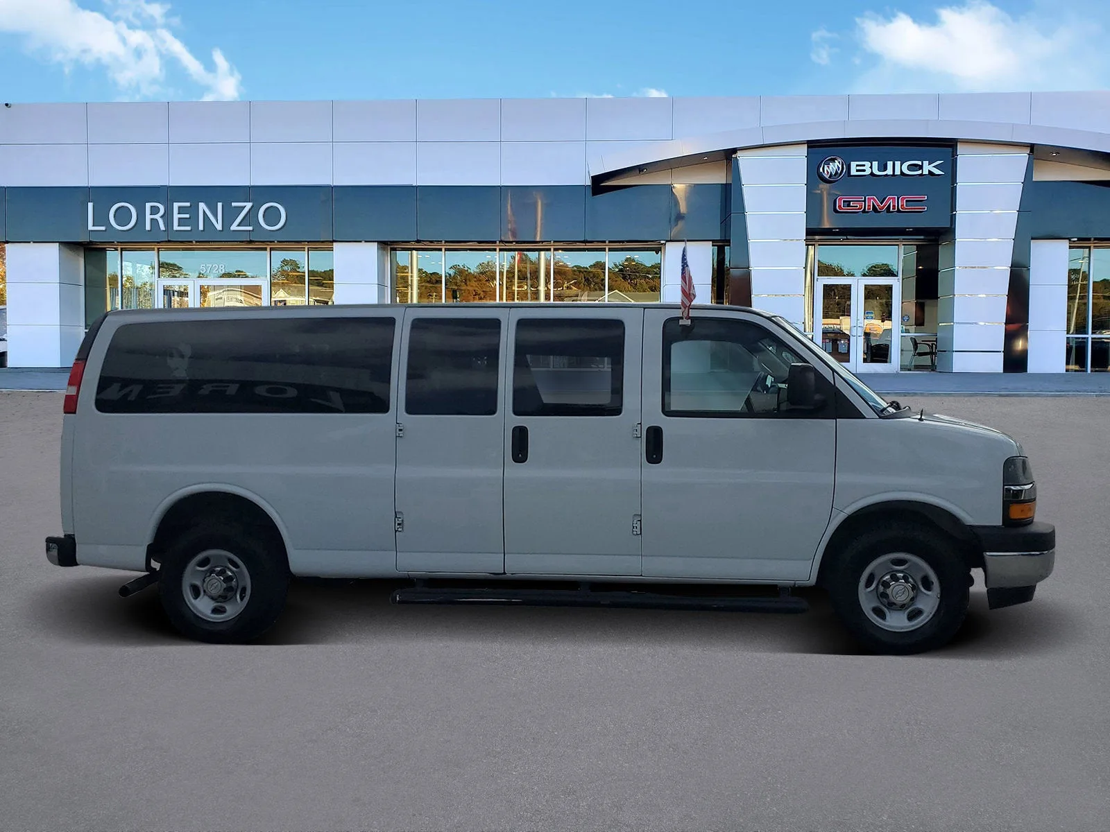 2020 Chevrolet Express Passenger 3500 1LT photo 4