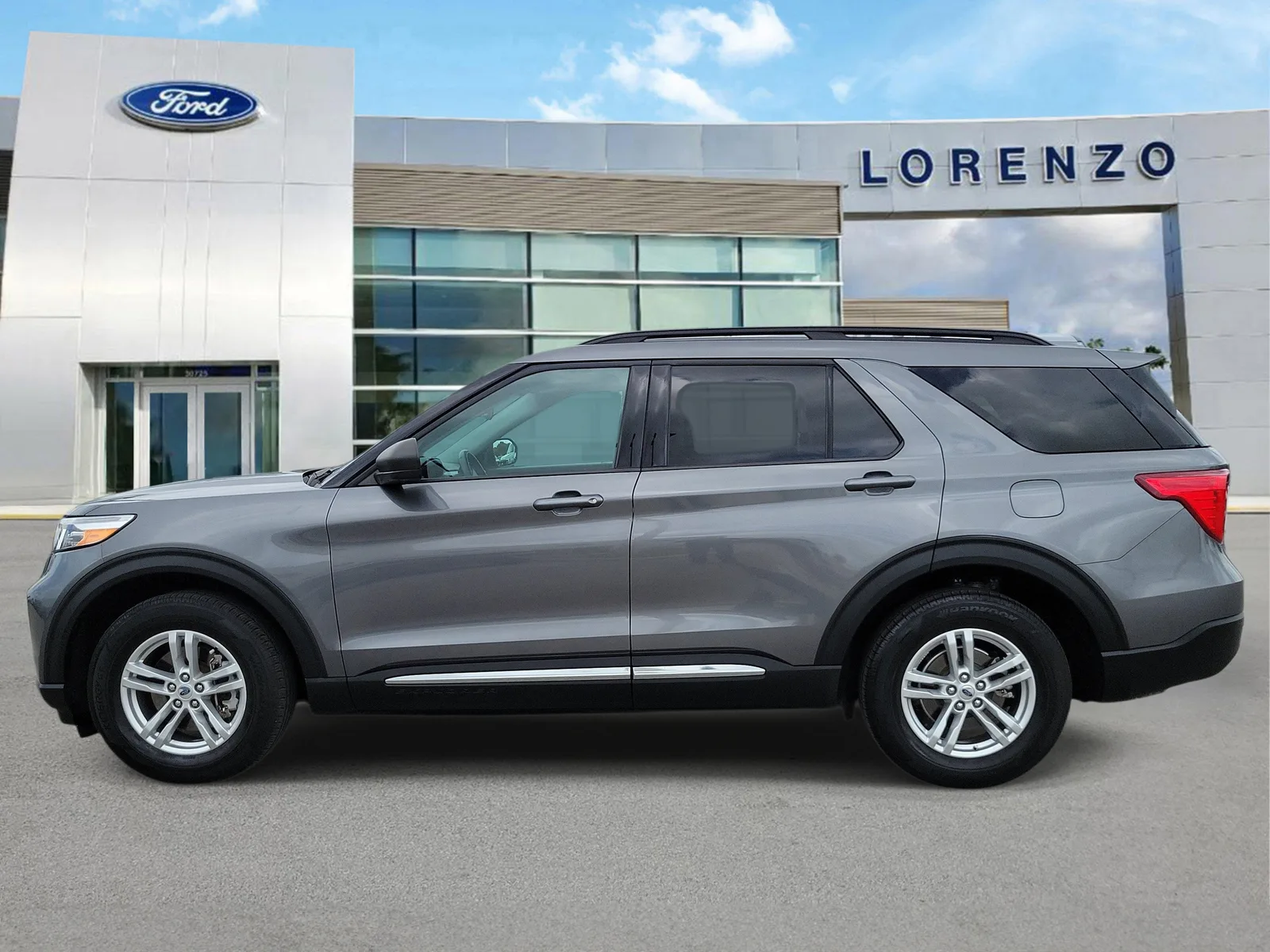 2024 Ford Explorer XLT photo 8
