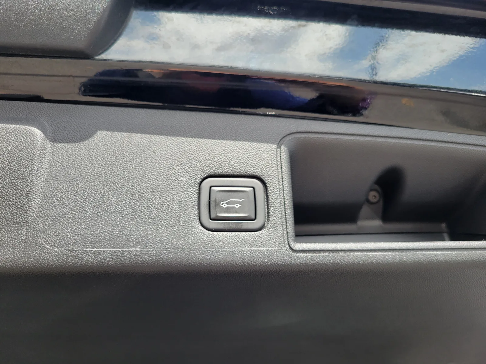 2023 GMC Terrain SLT photo 17