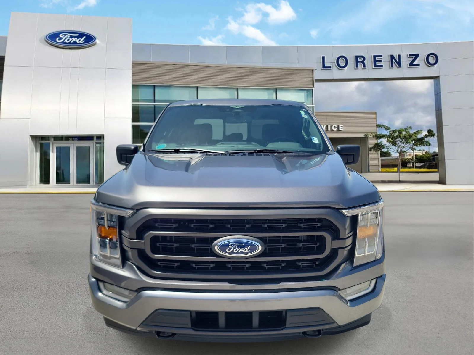 2023 Ford F-150 XLT 4WD photo 2