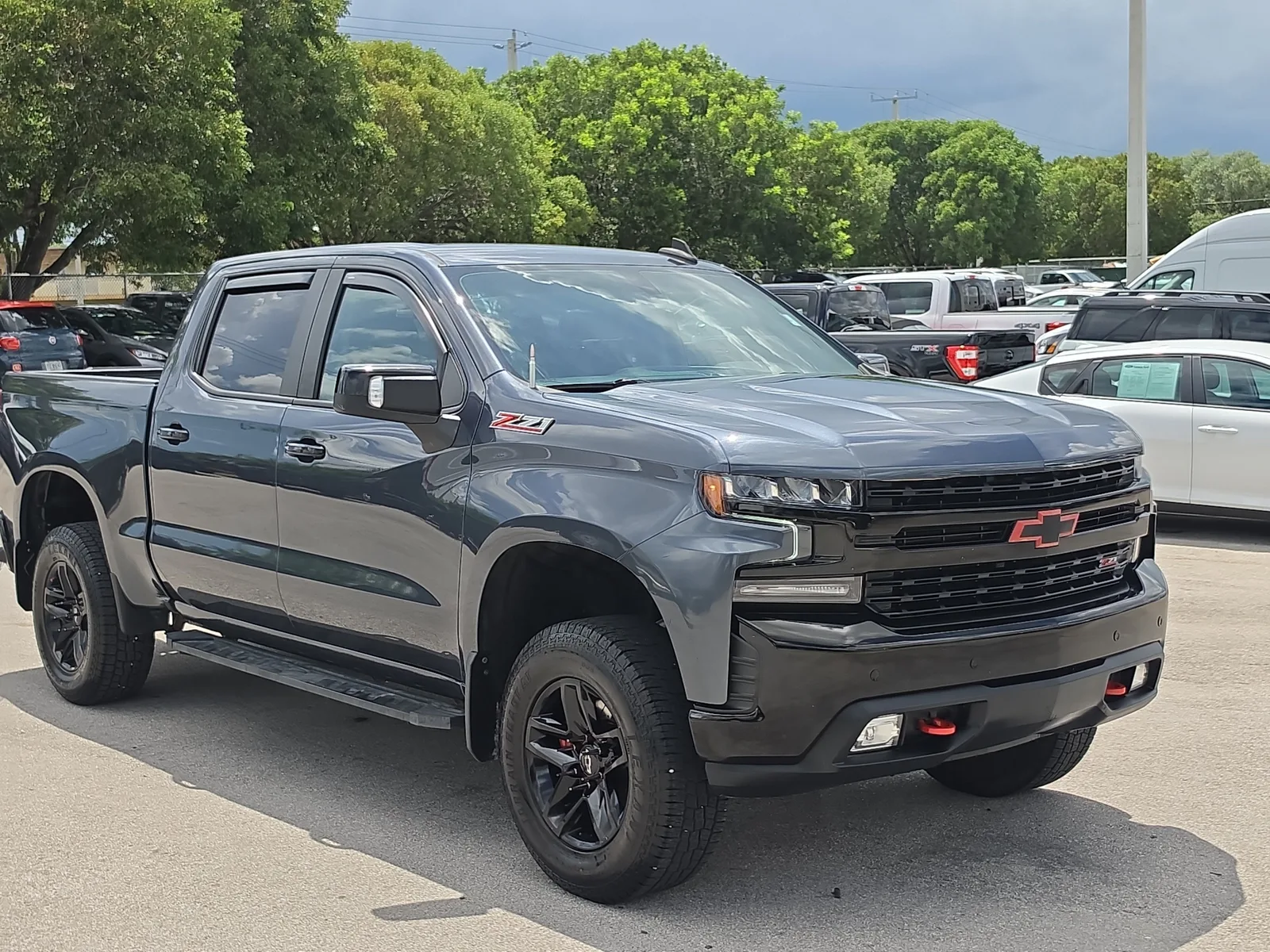 2021 Chevrolet Silverado 1500 LT Trail Boss 4WD photo 3