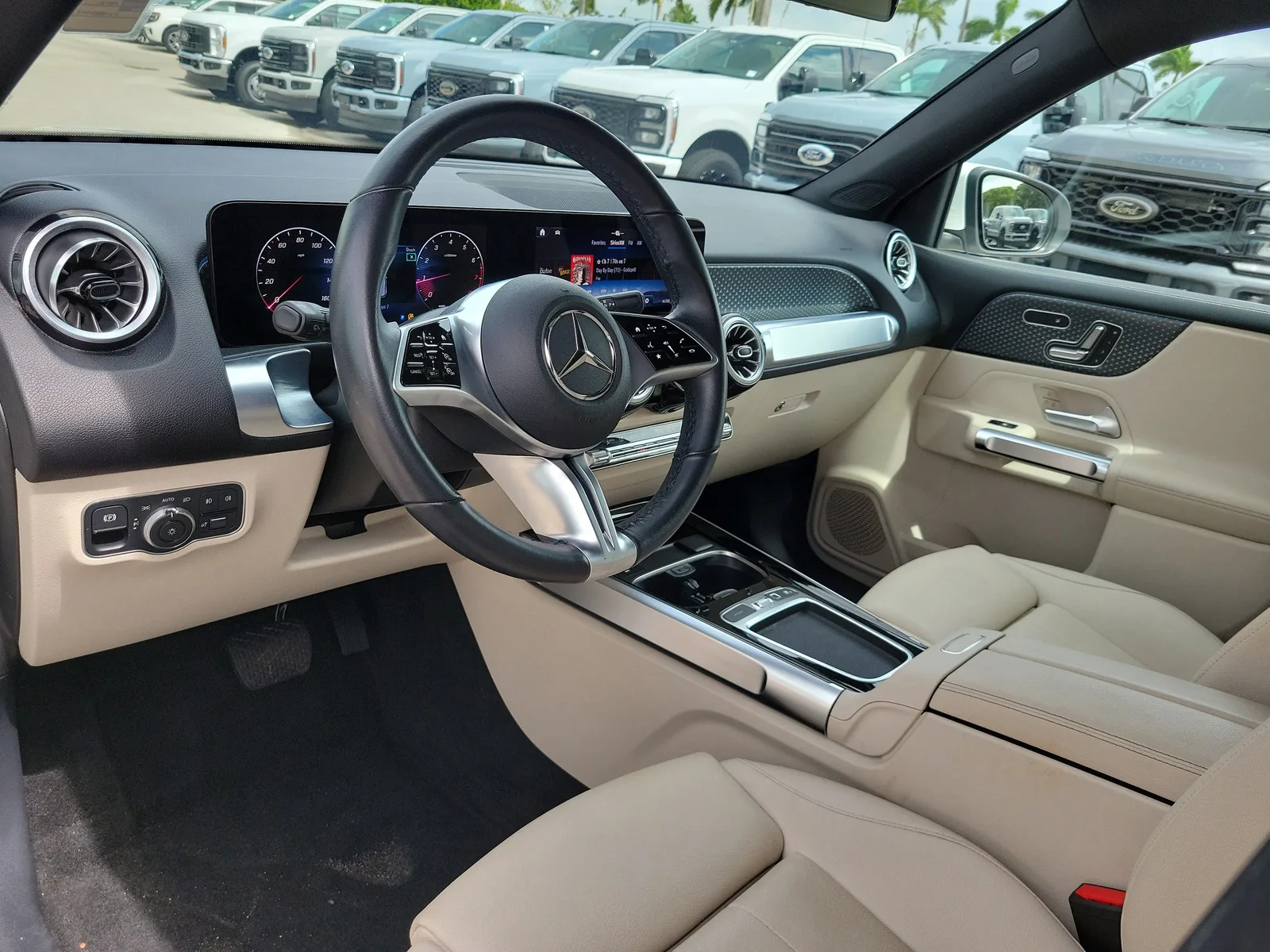 2025 Mercedes-Benz GLB GLB 250 photo 9