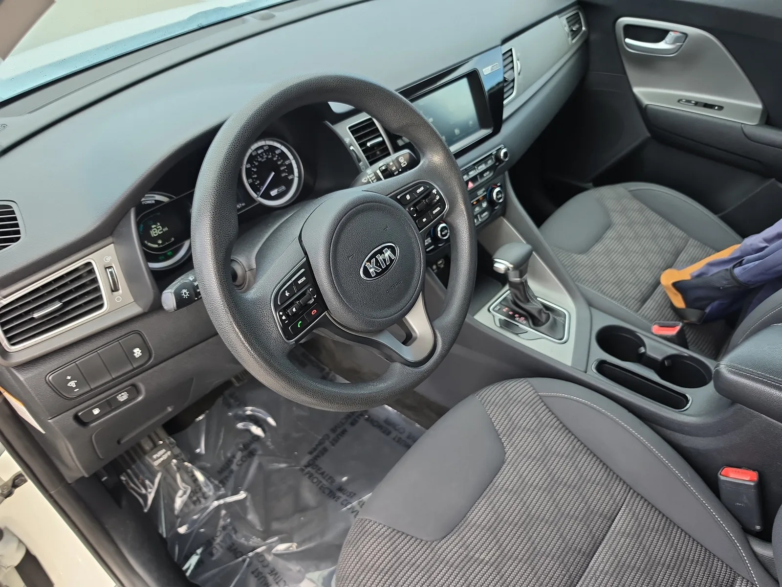 2017 Kia Niro LX photo 6