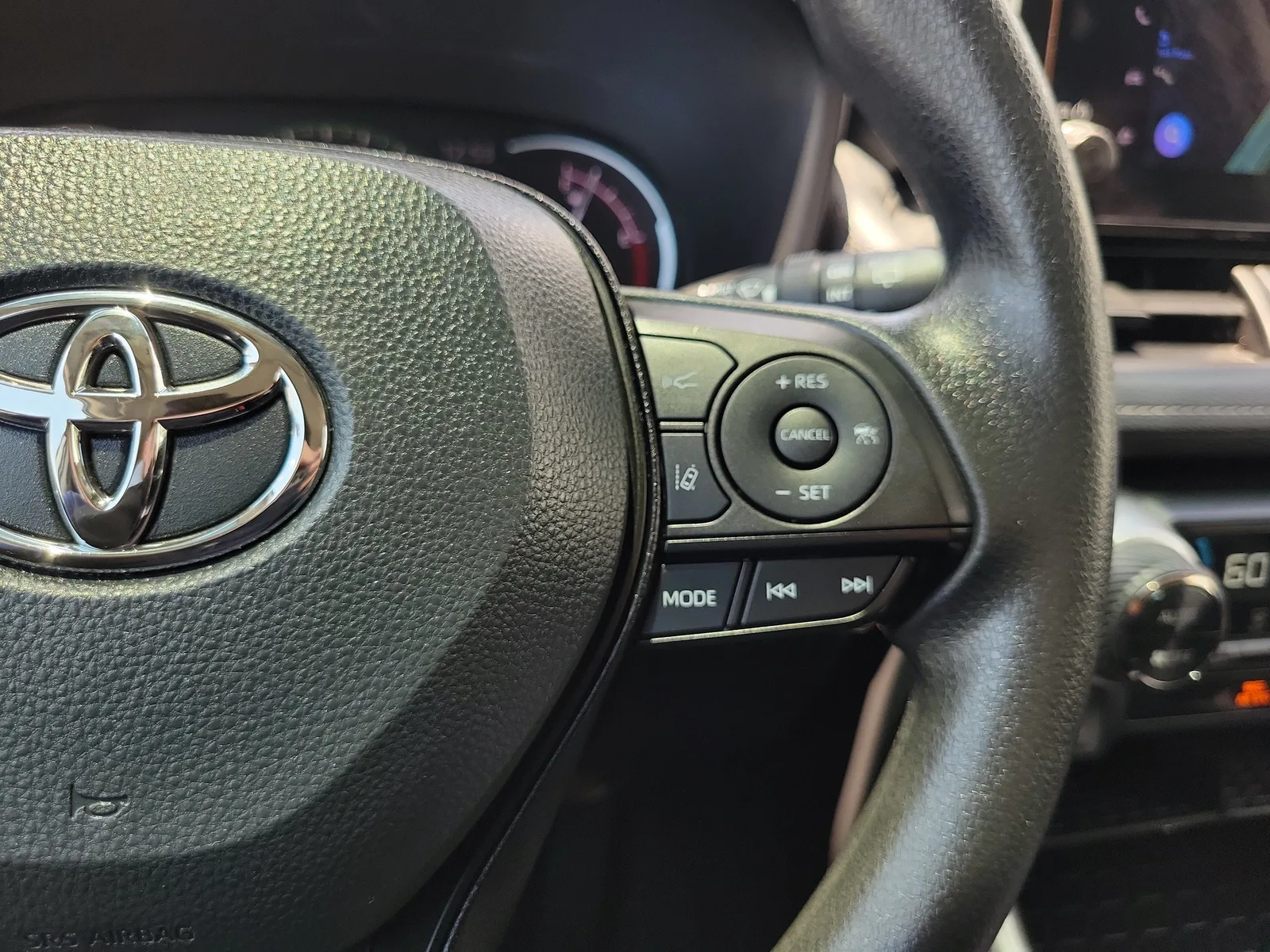 2024 Toyota RAV4 XLE photo 21