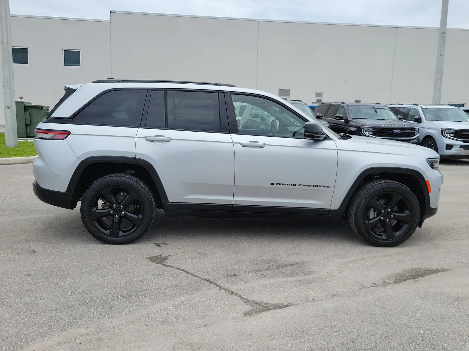 2023 Jeep Grand Cherokee Altitude X 4WD photo 4