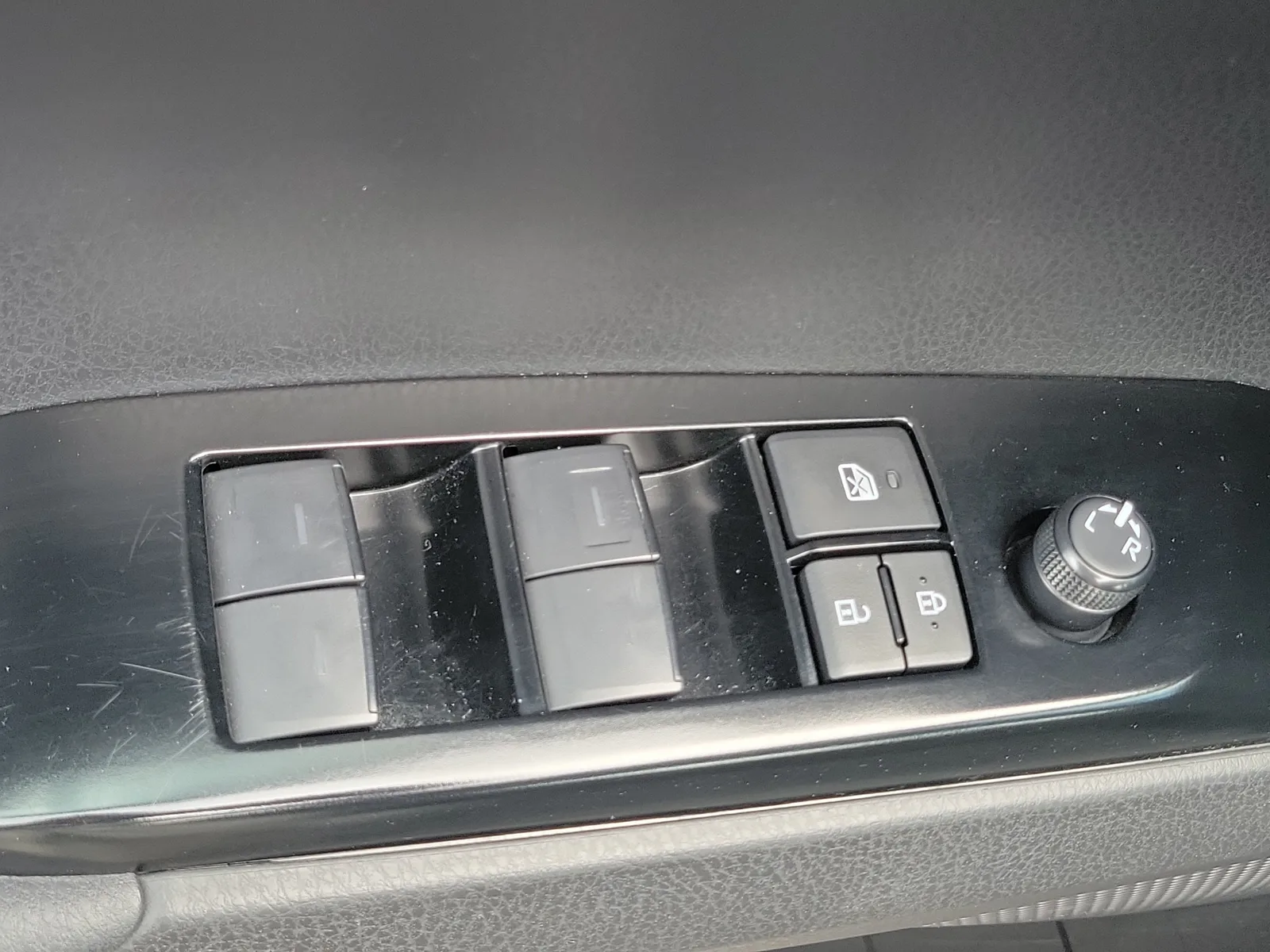 2025 Toyota Camry LE photo 25
