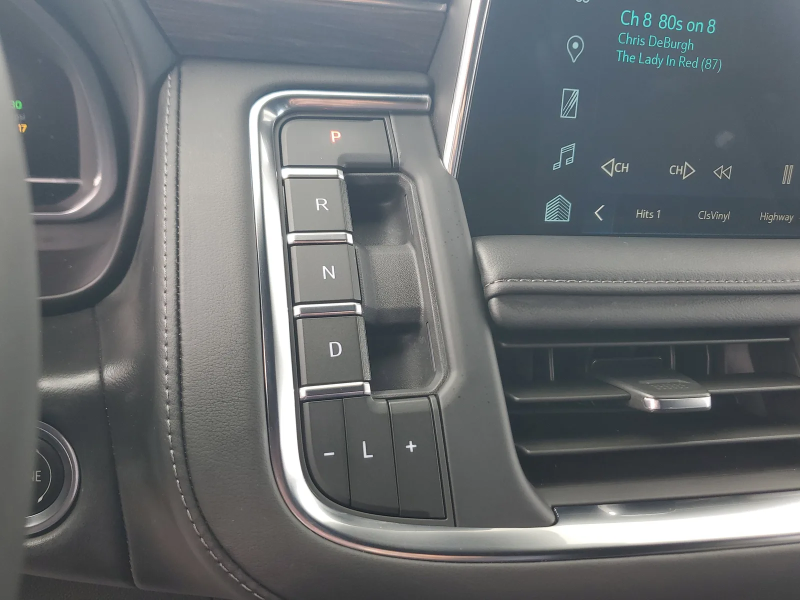2023 Chevrolet Suburban Z71 4WD photo 25