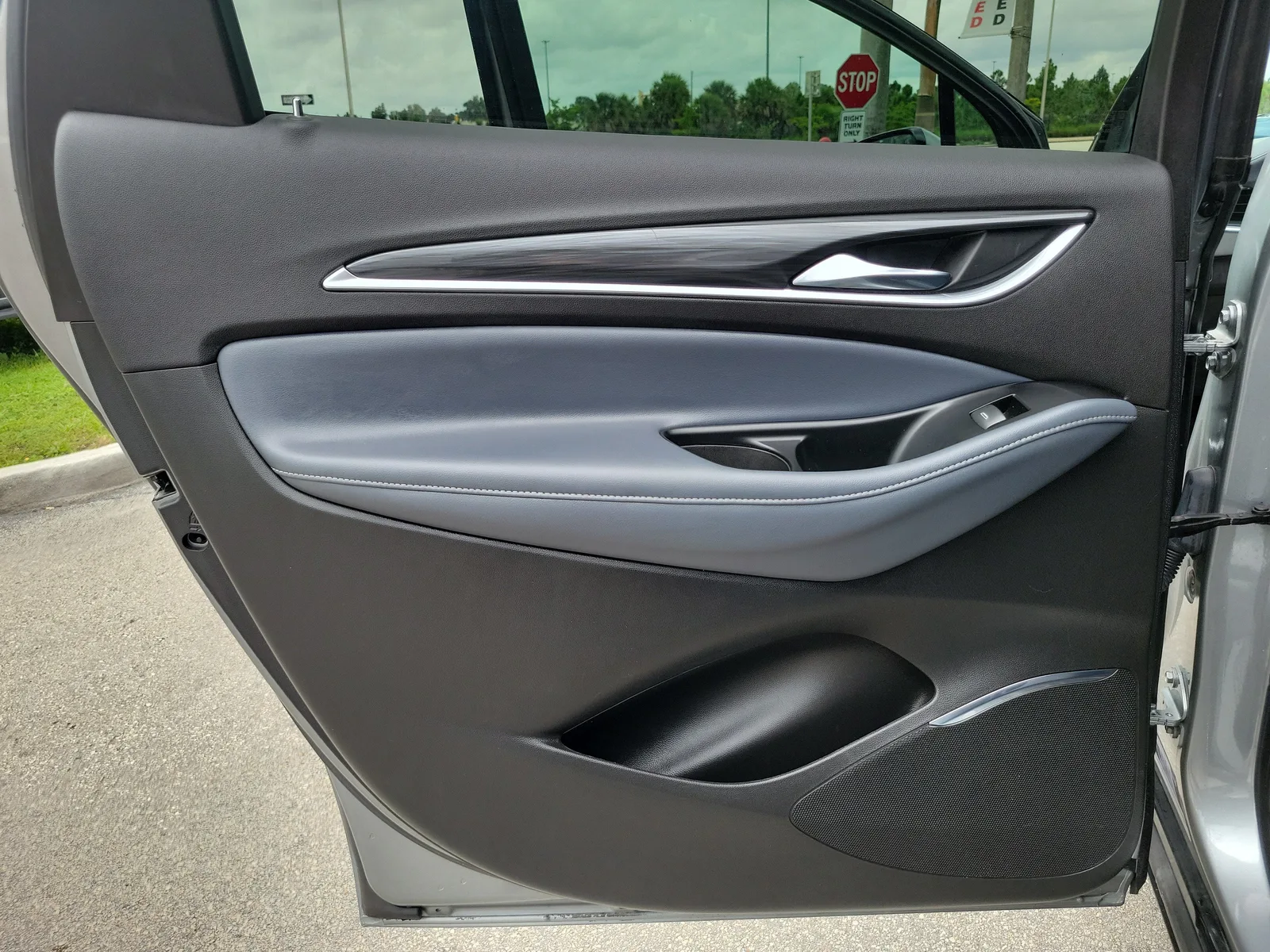 2023 Buick Enclave Essence photo 25