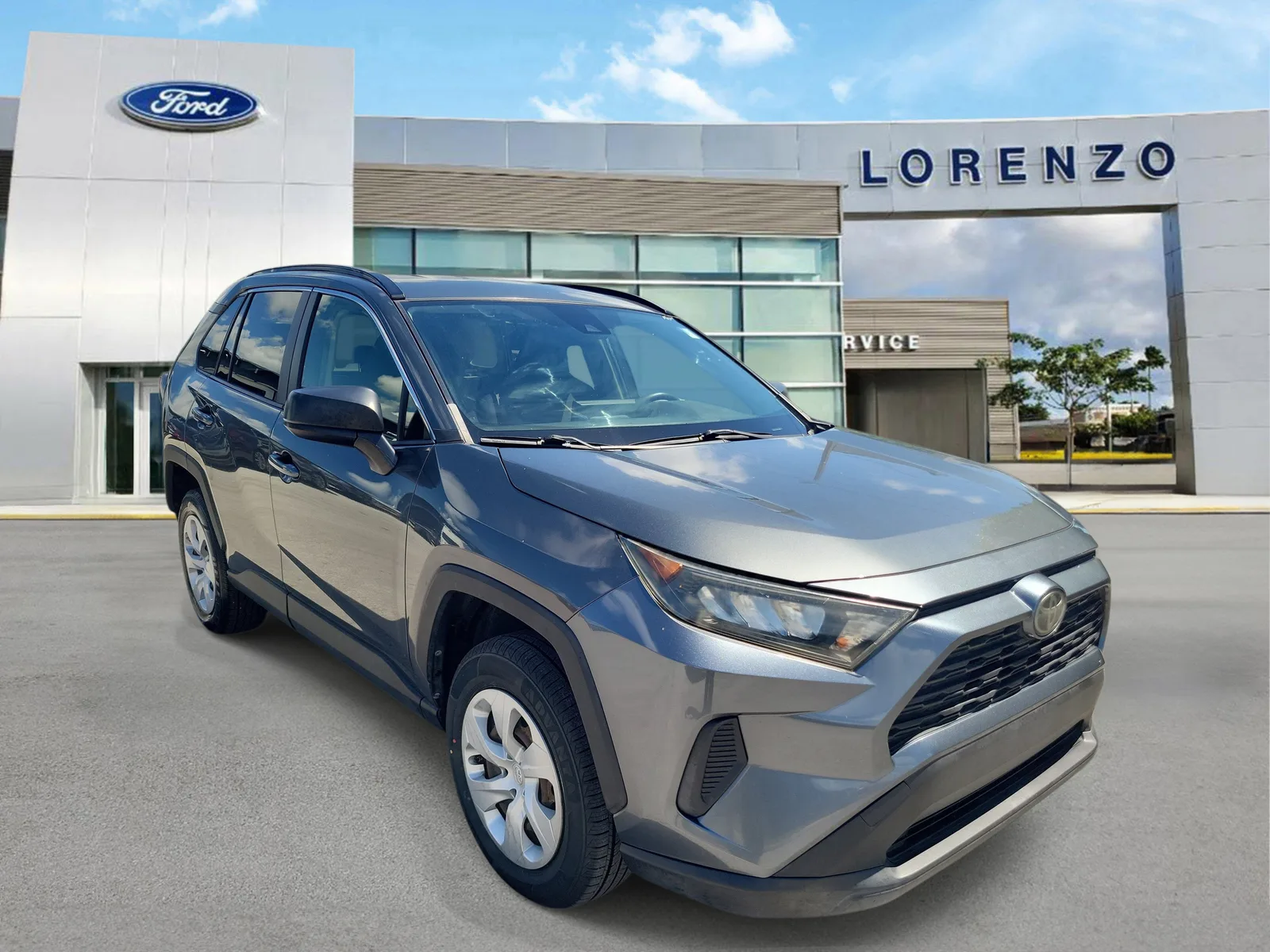 2019 Toyota RAV4 LE photo 3