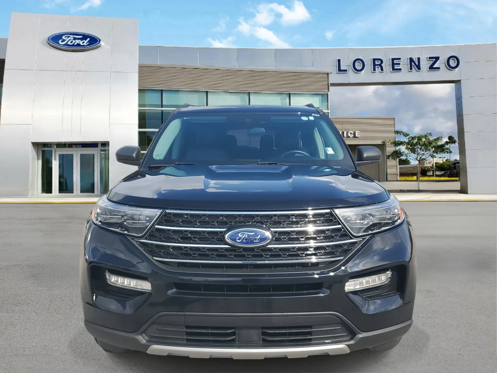 2023 Ford Explorer XLT photo 2