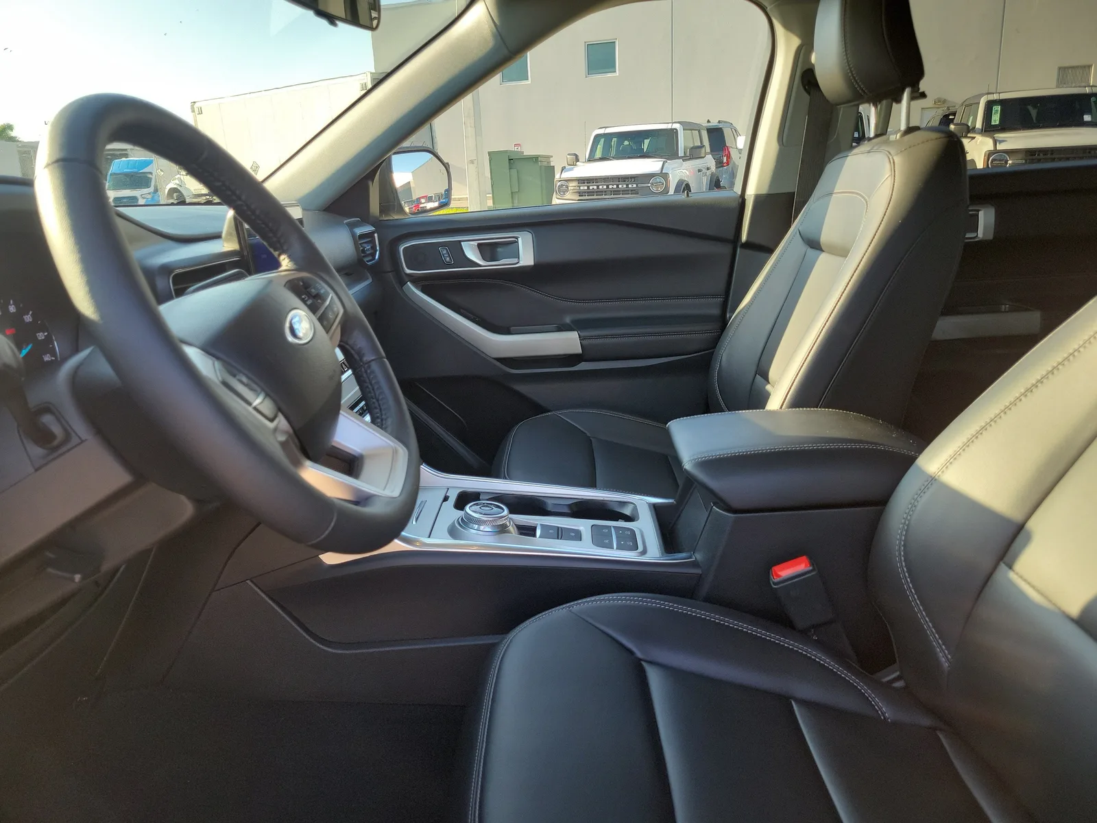 2023 Ford Explorer XLT photo 10