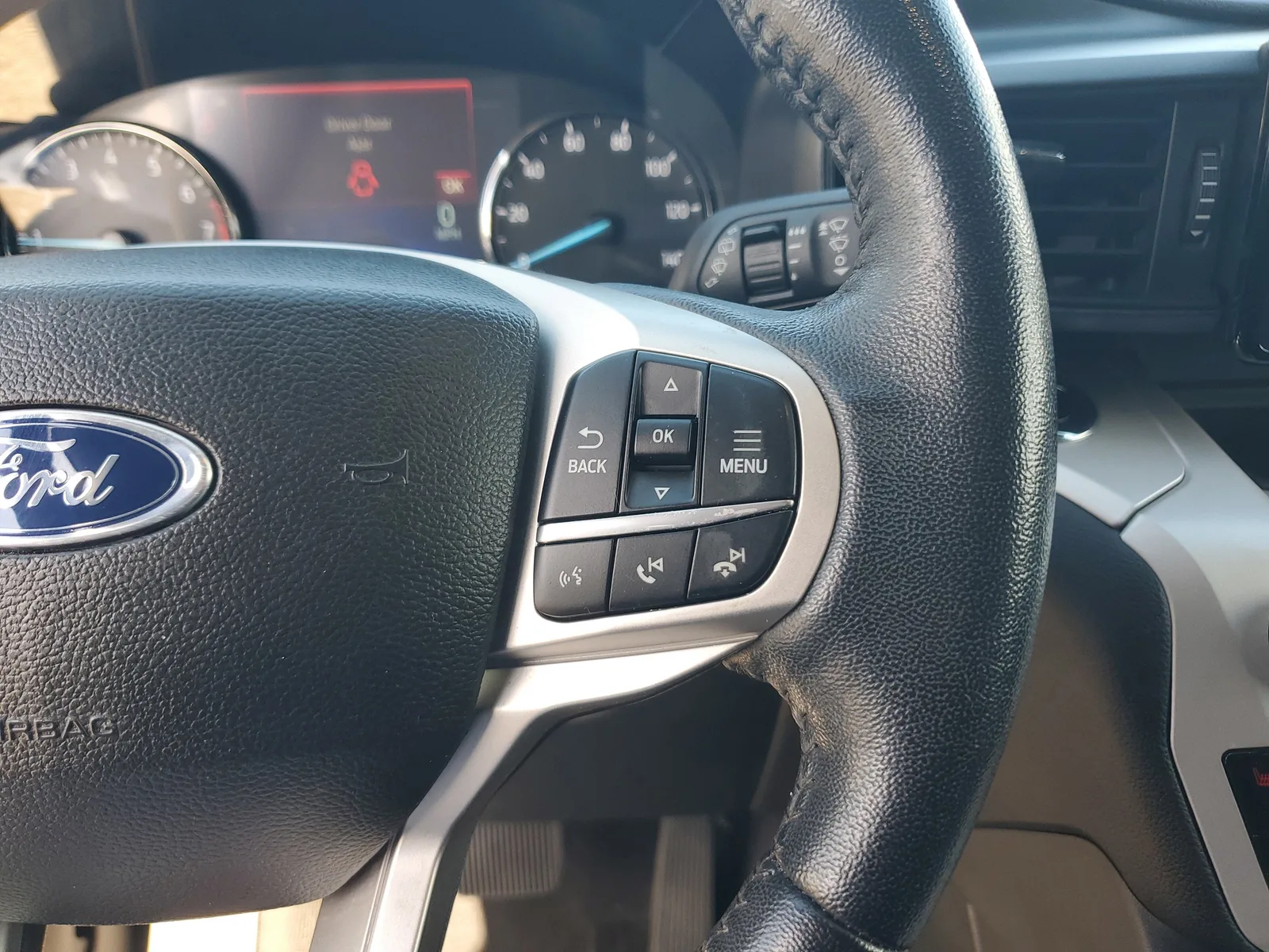 2023 Ford Explorer XLT photo 21