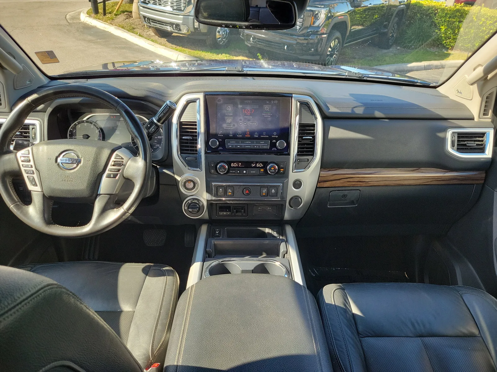 2020 Nissan Titan SL photo 18