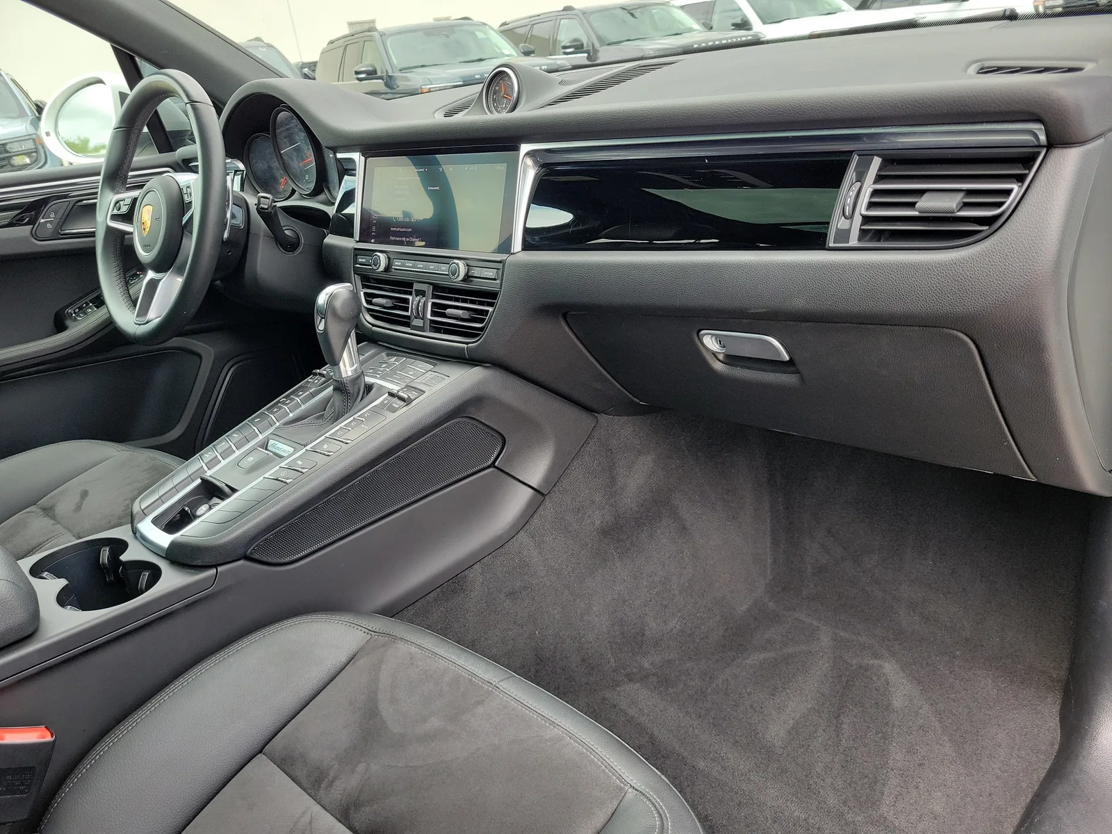 2021 Porsche Macan Base photo 20