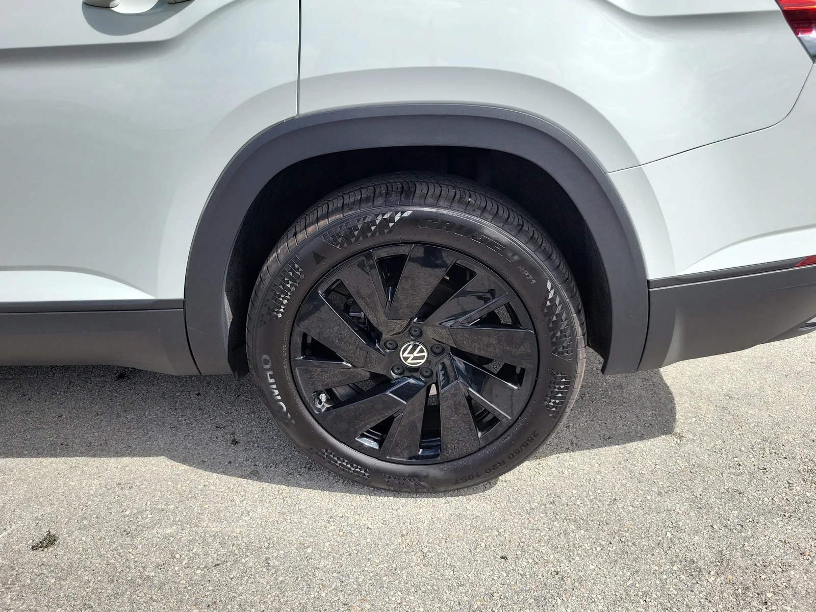 2025 Volkswagen Atlas 2.0T SE w/Technology photo 28