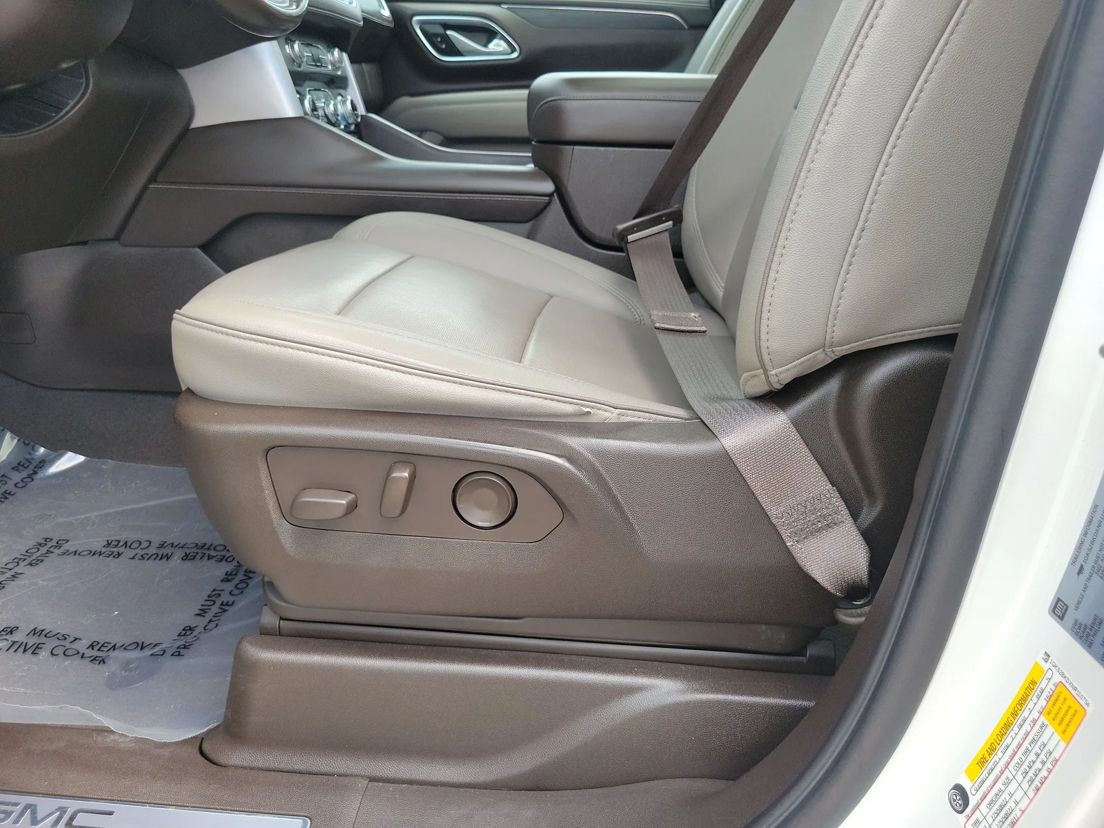 2022 GMC Yukon SLT photo 13
