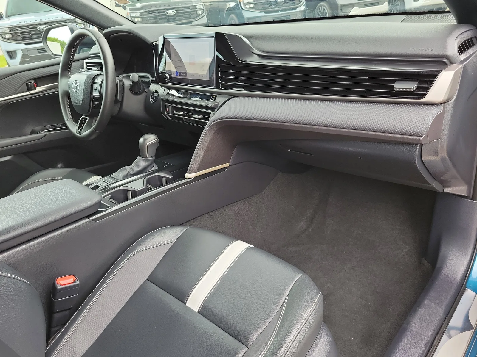 2025 Toyota Camry SE photo 14