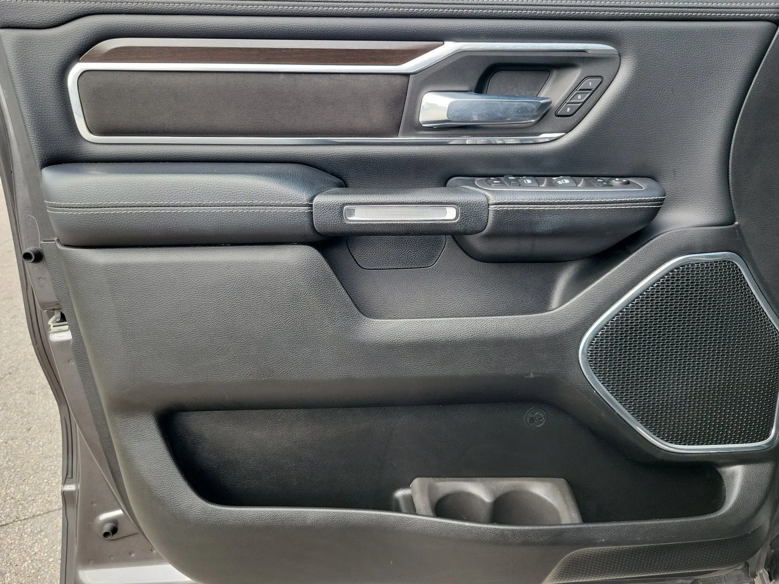 2022 RAM 1500 Laramie photo 22