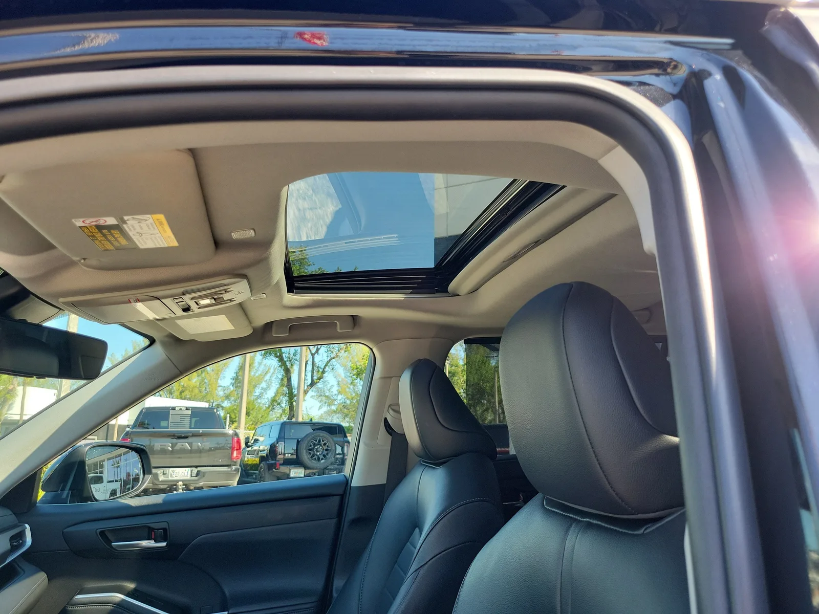 2023 Toyota Highlander L photo 11
