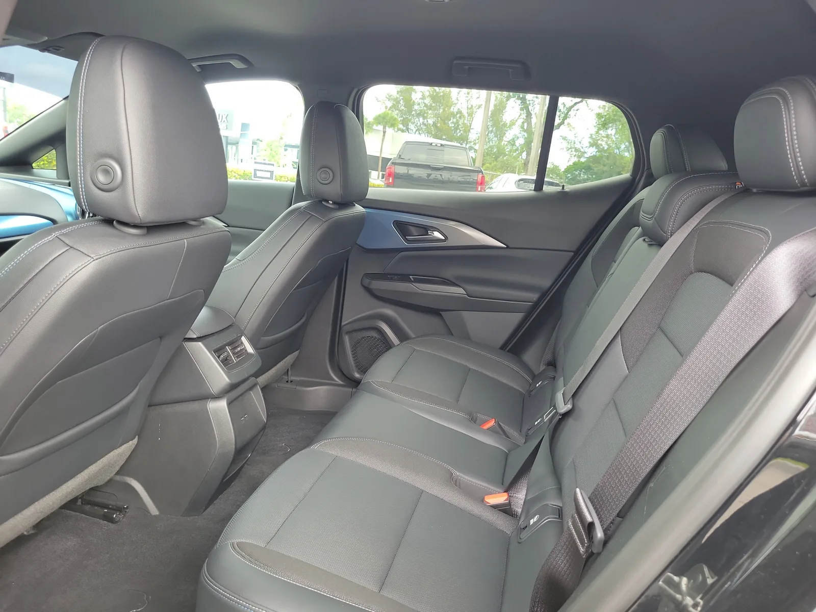 2024 Chevrolet Equinox EV 2LT photo 13