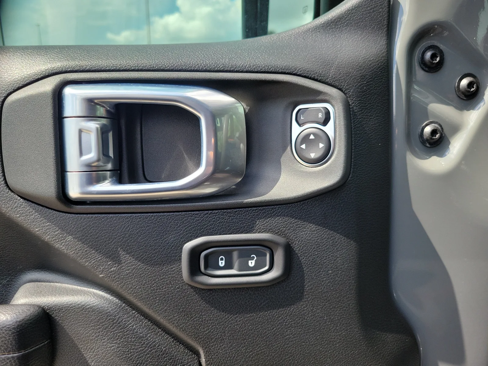 2023 Jeep Wrangler Rubicon photo 27