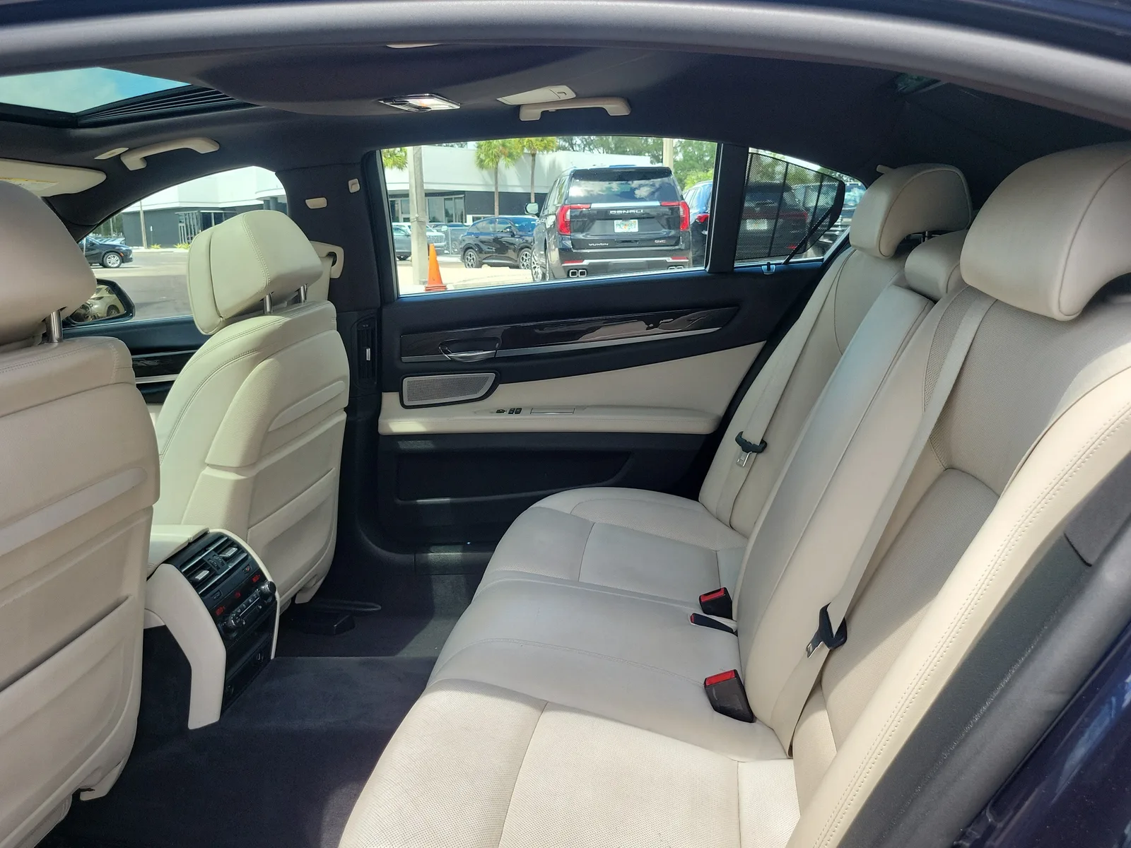 2013 BMW 7 Series 750Li xDrive photo 14